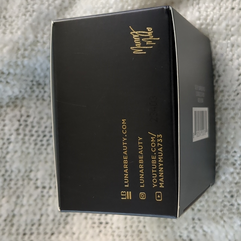 LUNAR BEAUTY LUNARVERSAL Setting Powder w/Puff in Medium, 20g/0.71oz - Picture 7 of 14
